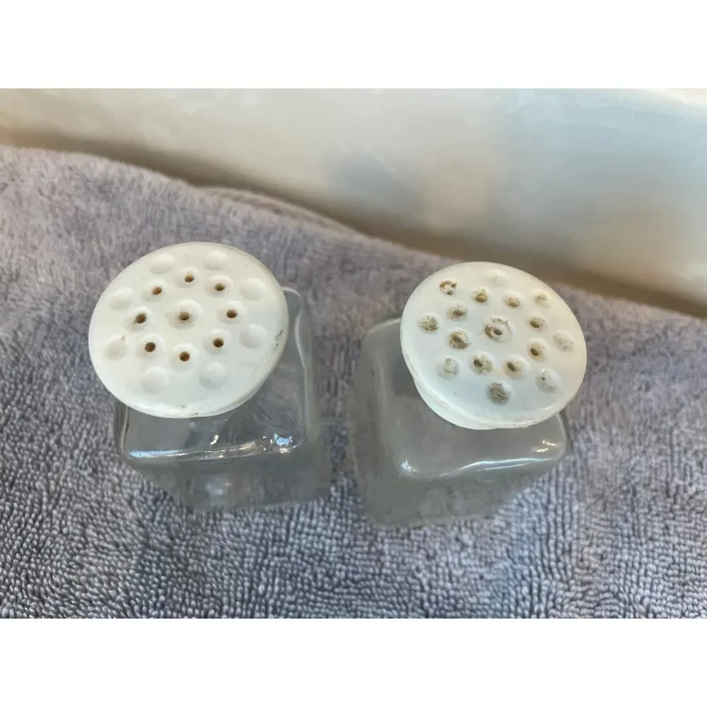 2 Sets Vintage Salt & Pepper Shakers